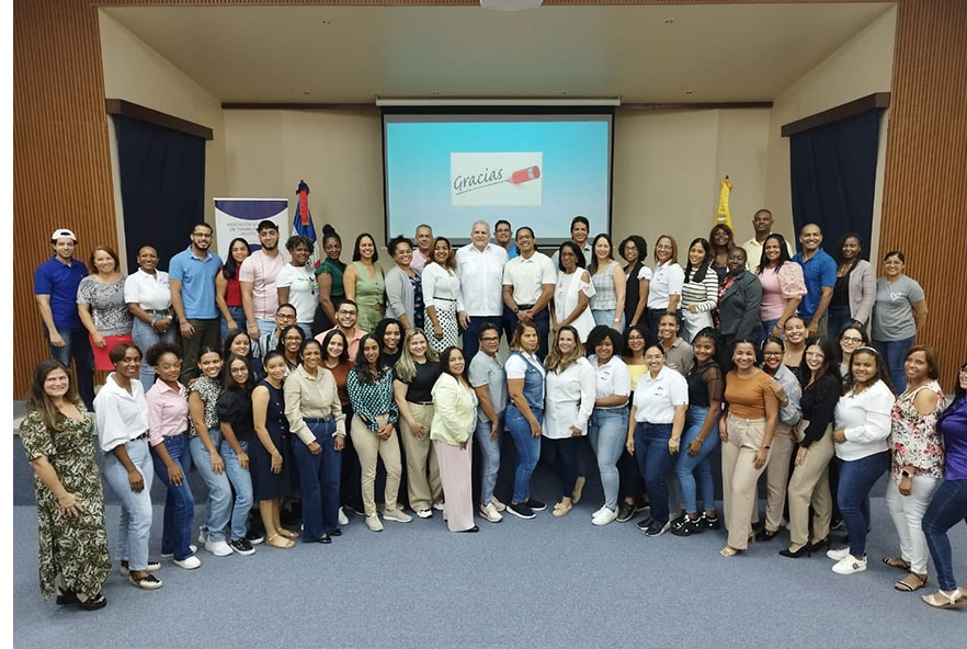 Photo showing members of the Dominican Association of Physical Therapists